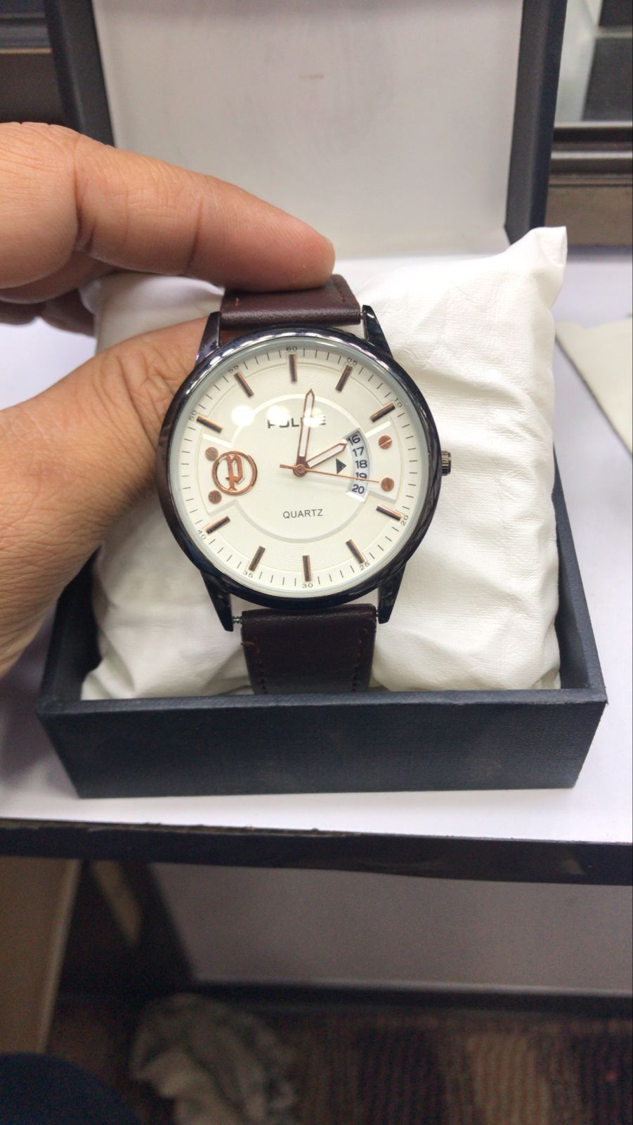 Police Watch – Elegant Design with Date Display | Rose Gold or Silver Case | Leather Strap | Quartz Movement | Water Resistant