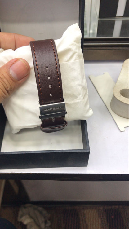 Police Watch – Elegant Design with Date Display | Rose Gold or Silver Case | Leather Strap | Quartz Movement | Water Resistant