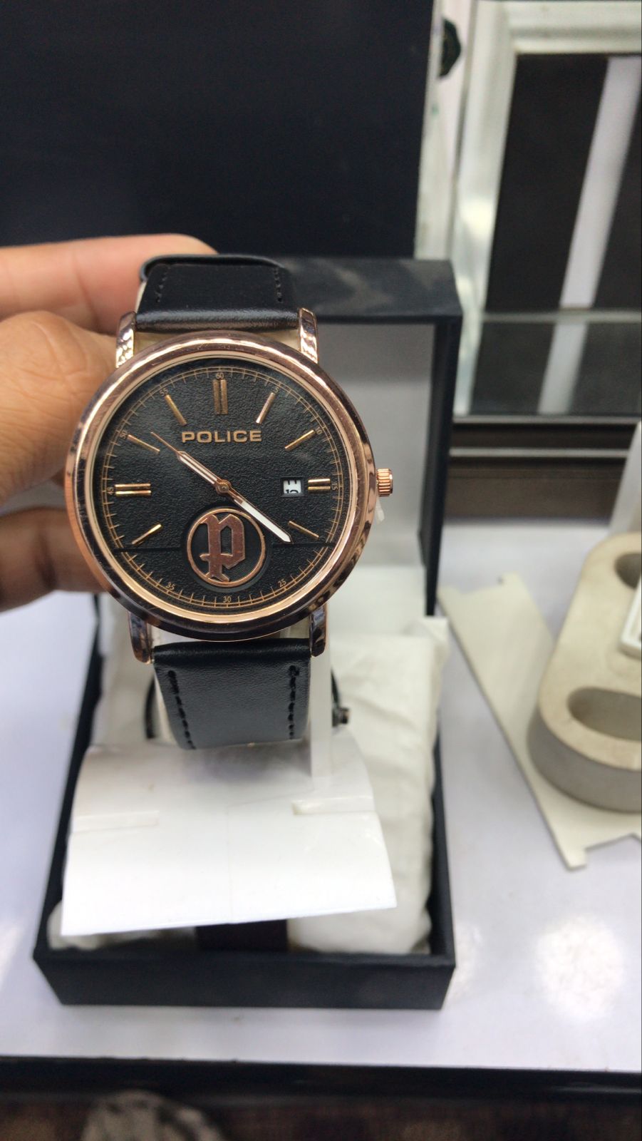 Police Watch – Elegant Design with Date Display | Rose Gold or Silver Case | Leather Strap | Quartz Movement | Water Resistant